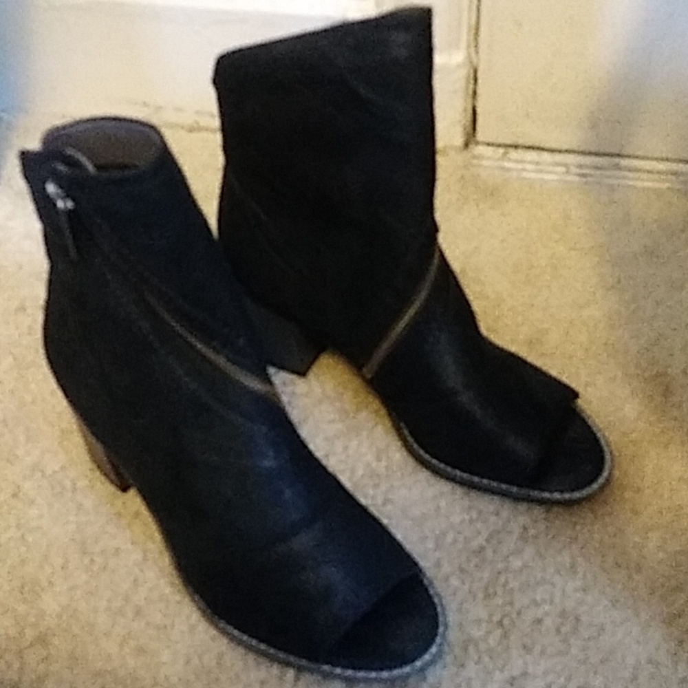 NEW...White Mountain booties